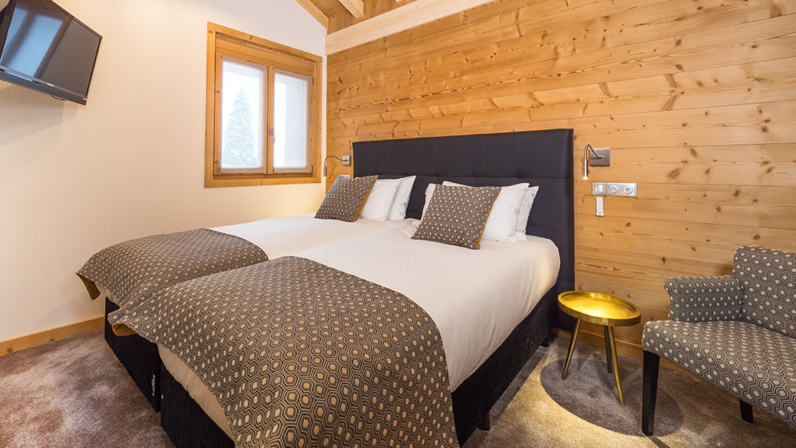 luxury-ski-chalet-morzine-col (23).jpg