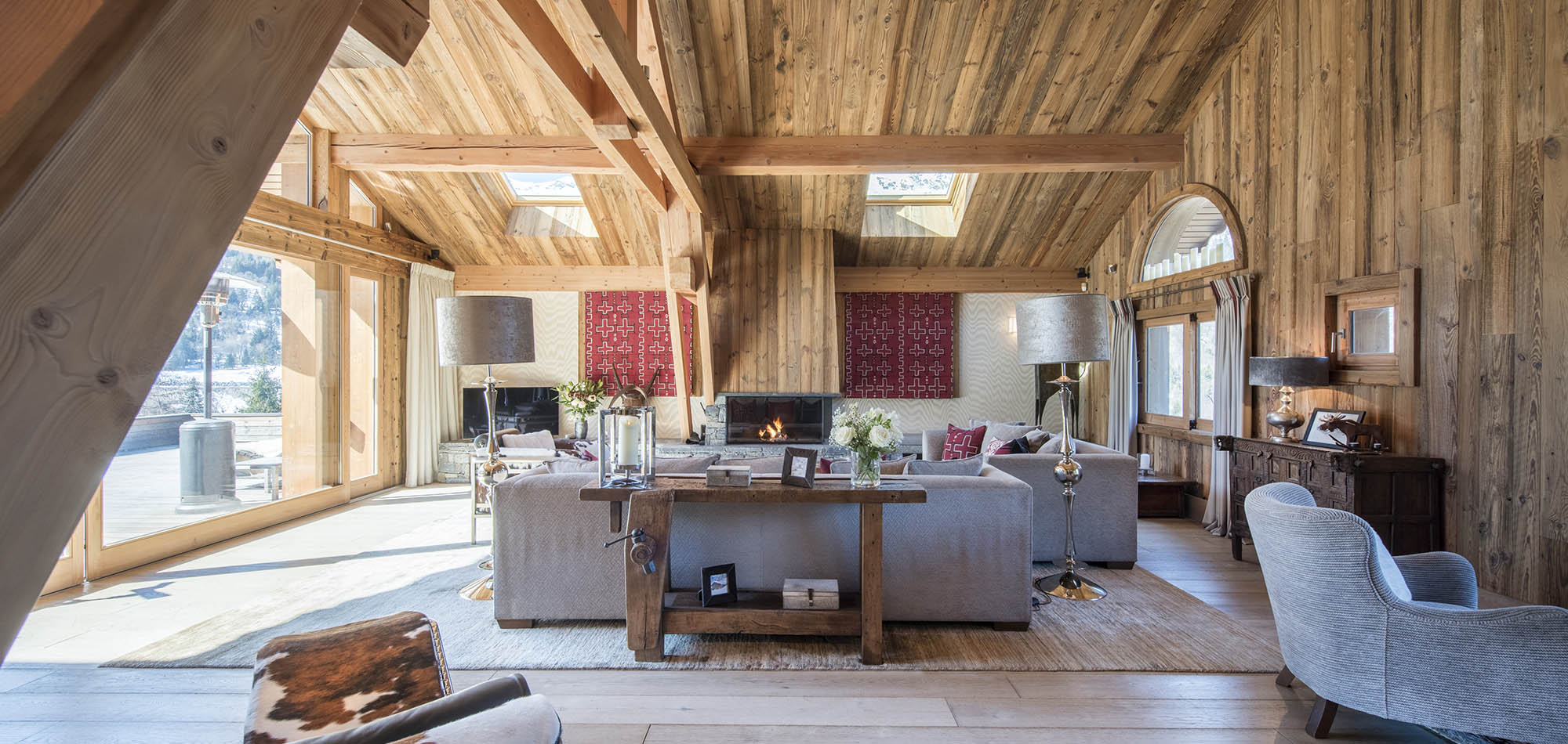 luxury_ski_chalet_mont_tremblant_meribel_luxury_ski_oxford_ski_living_main6.jpg