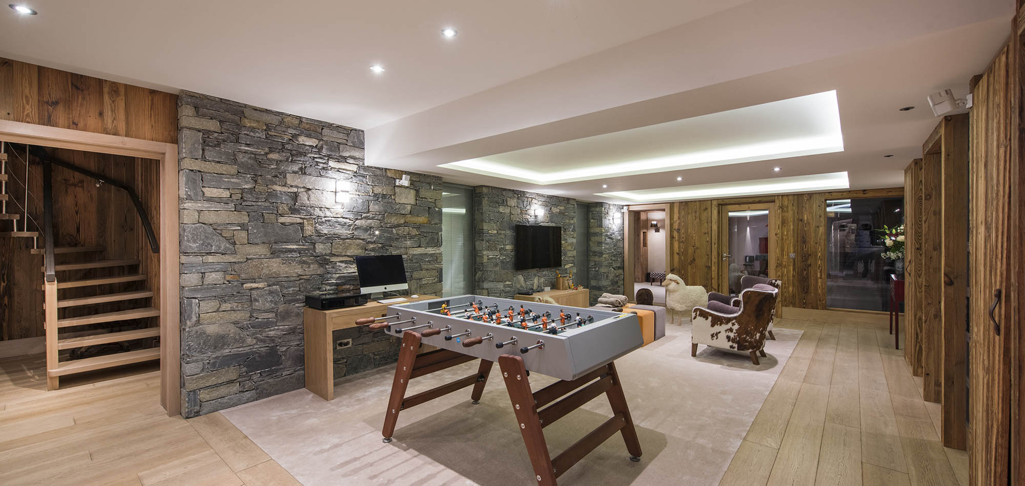 luxury_ski_chalet_mont_tremblant_meribel_luxury_ski_oxford_ski_table_football3.jpg
