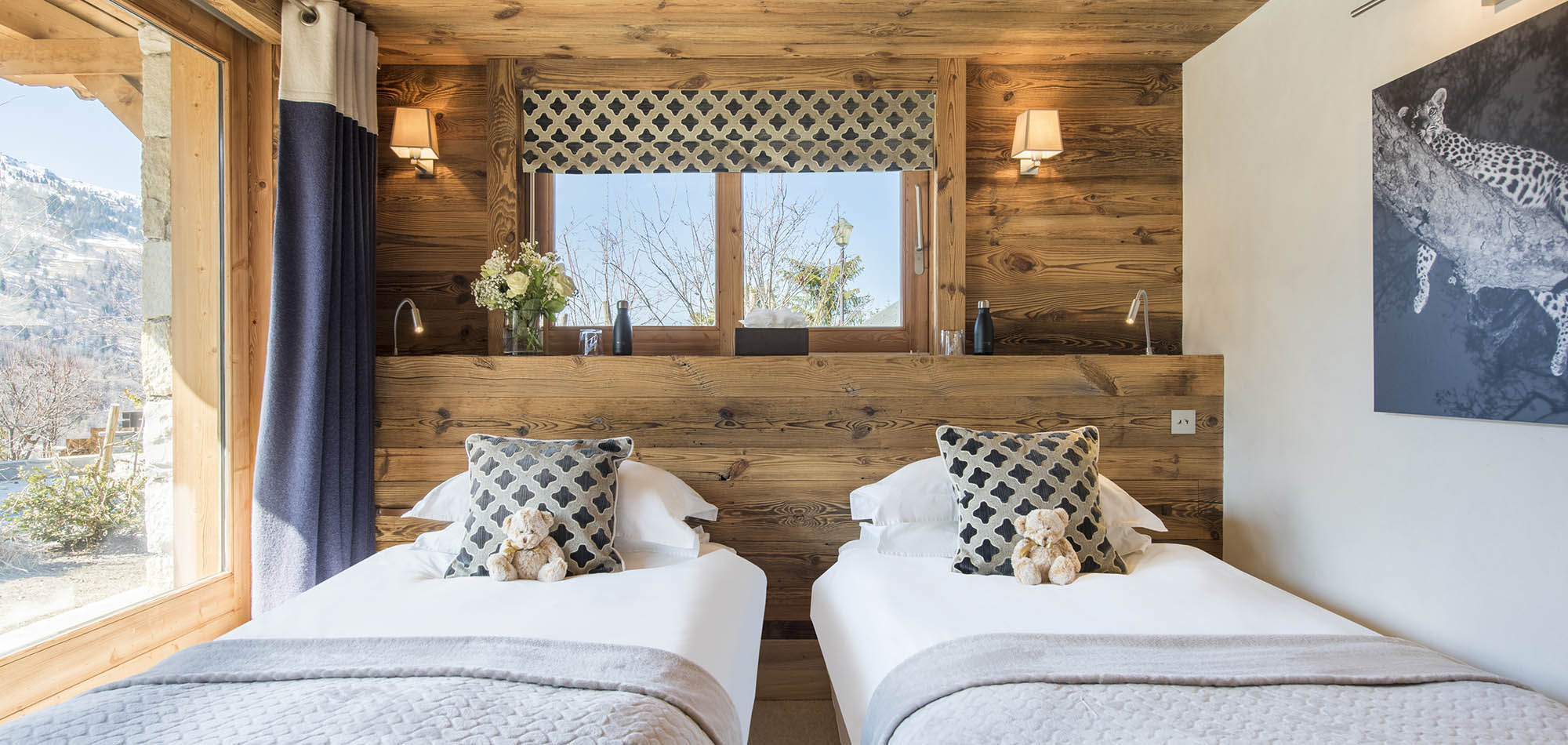 luxury_ski_chalet_mont_tremblant_meribel_luxury_ski_oxford_ski_bedroom3.jpg