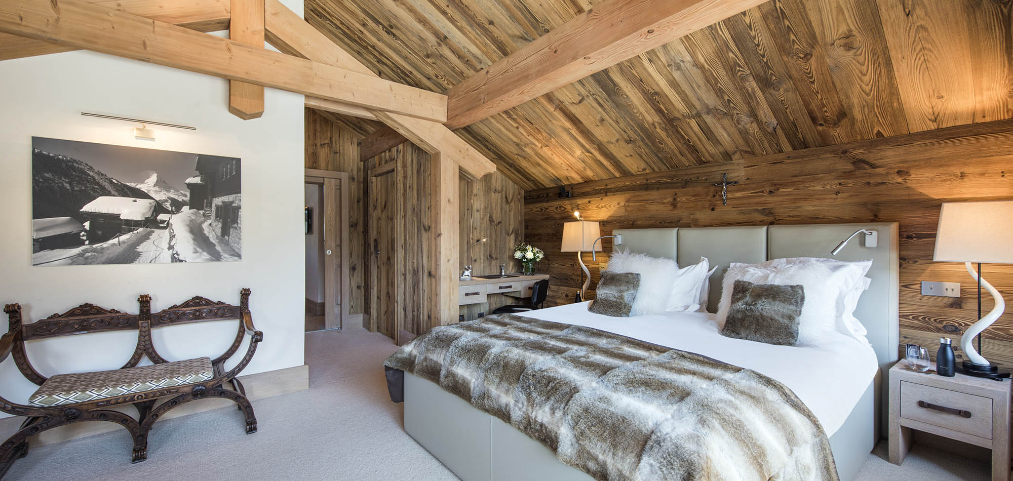 luxury_ski_chalet_mont_tremblant_meribel_luxury_ski_oxford_ski_bedroom24.jpg