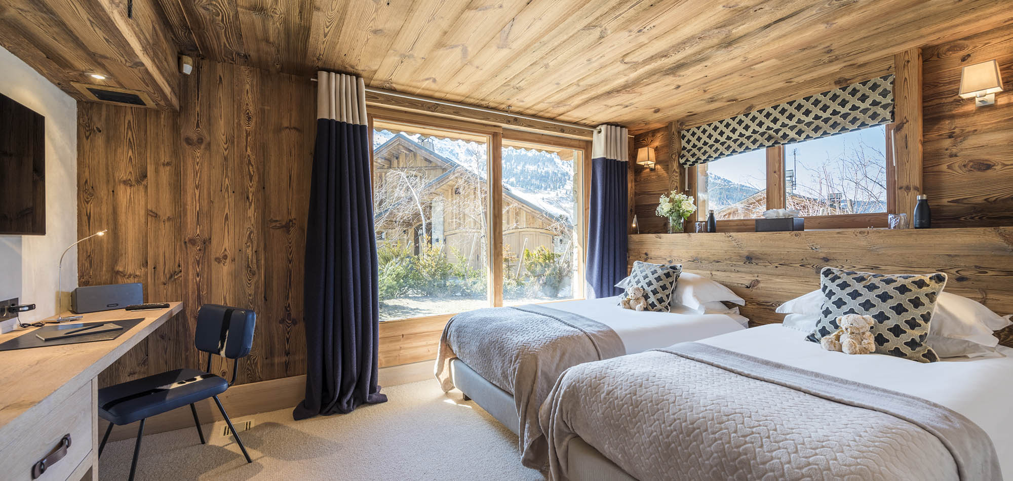 luxury_ski_chalet_mont_tremblant_meribel_luxury_ski_oxford_ski_bedroom2.jpg