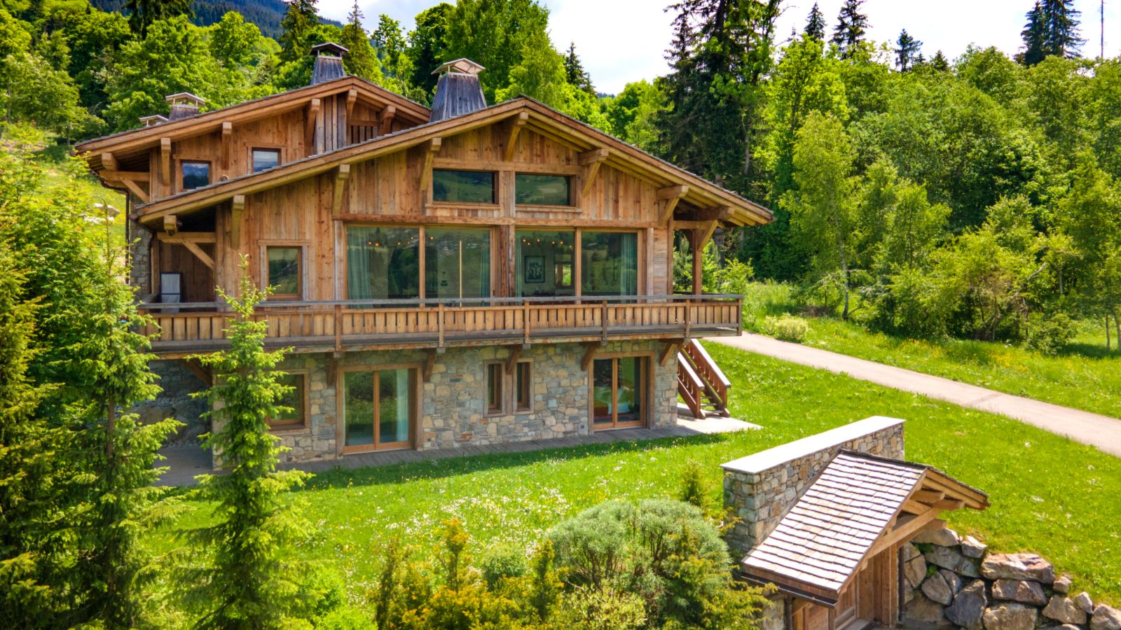 Luxury-ski-chalet-megeve-chalet-maia-oxford-ski-exterior 1.jpg