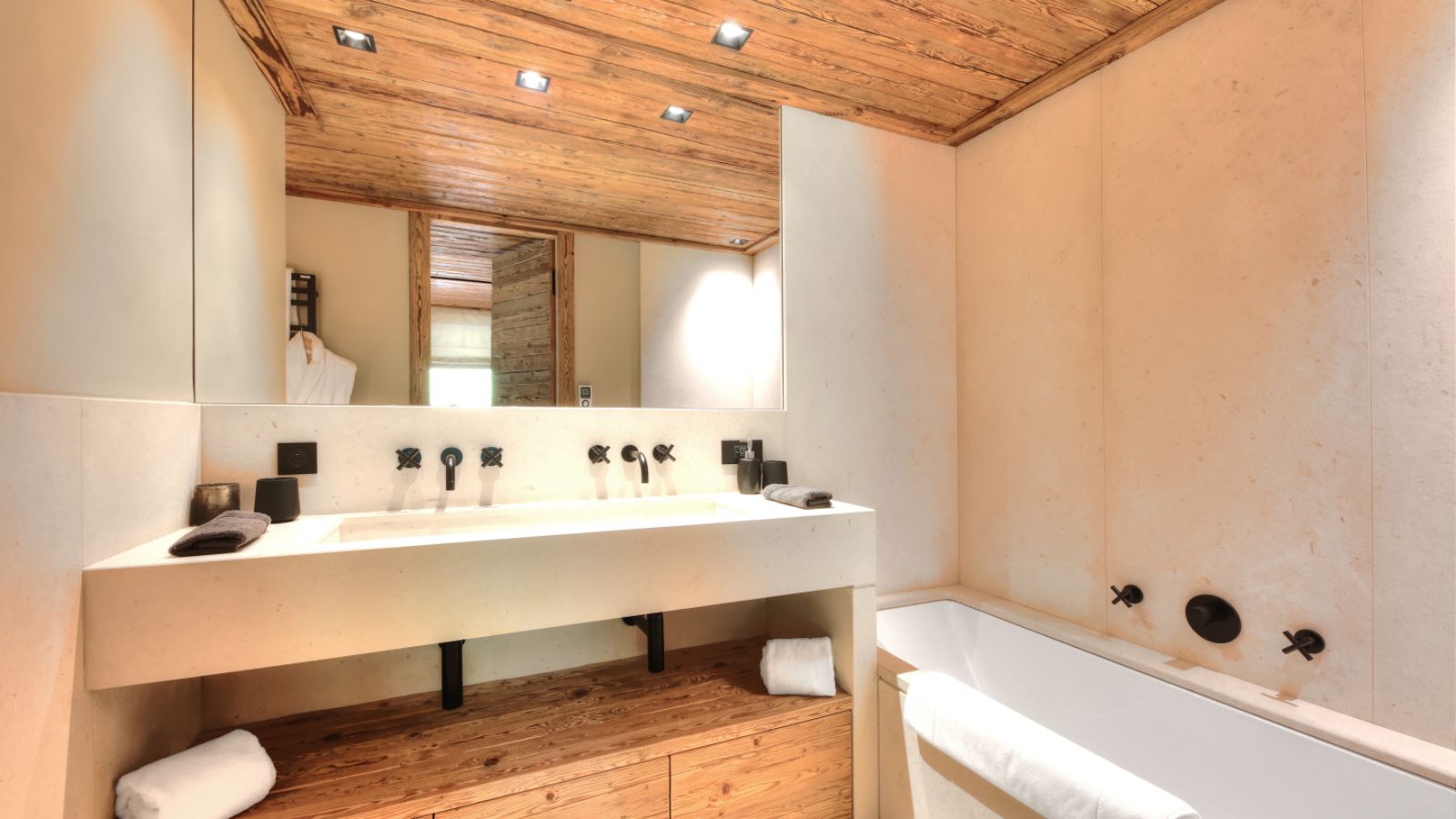 Luxury-ski-chalet-megeve-chalet-maia-oxford-ski-bathroom 2.jpg