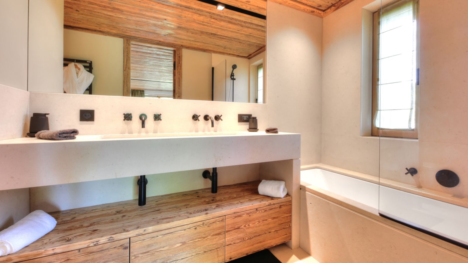 Luxury-ski-chalet-megeve-chalet-maia-oxford-ski-bathroom.jpg