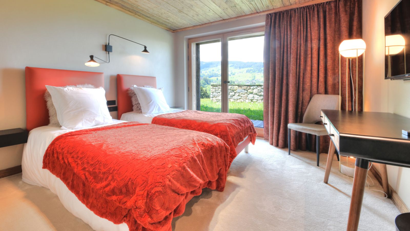 Luxury-ski-chalet-megeve-chalet-maia-oxford-ski-bedroom 1.jpg