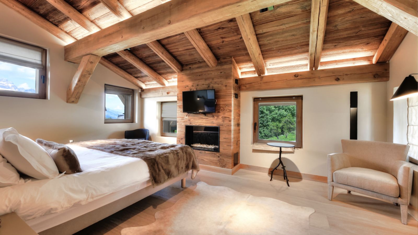 Luxury-ski-chalet-megeve-chalet-maia-oxford-ski-bedroom.jpg