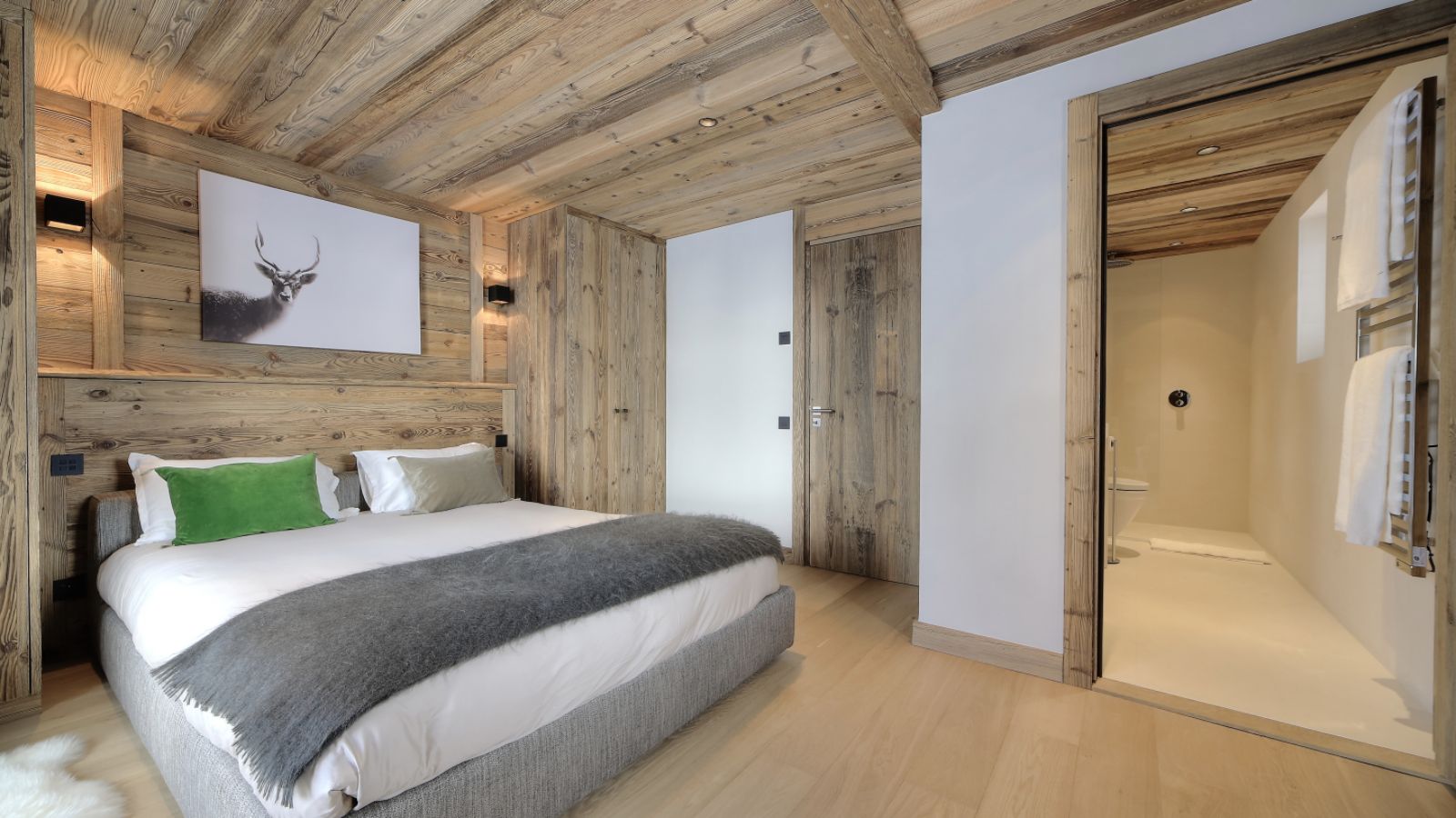 Luxury-ski-chalet-Megeve-chalet-millesime-oxford-ski-bedroom1.jpg