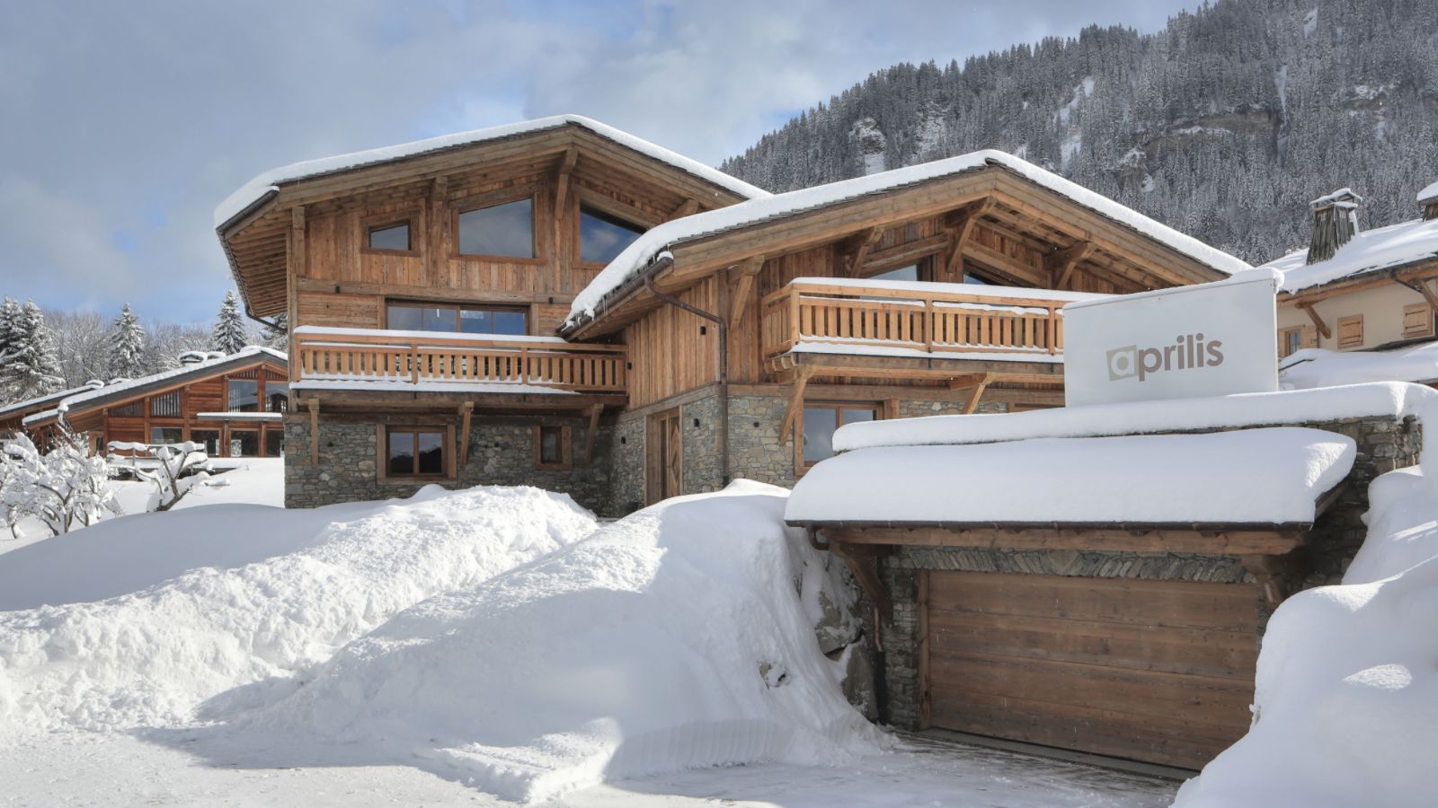 Luxury-ski-chalet-Megeve-chalet-millesime-oxford-ski-exterior.jpg