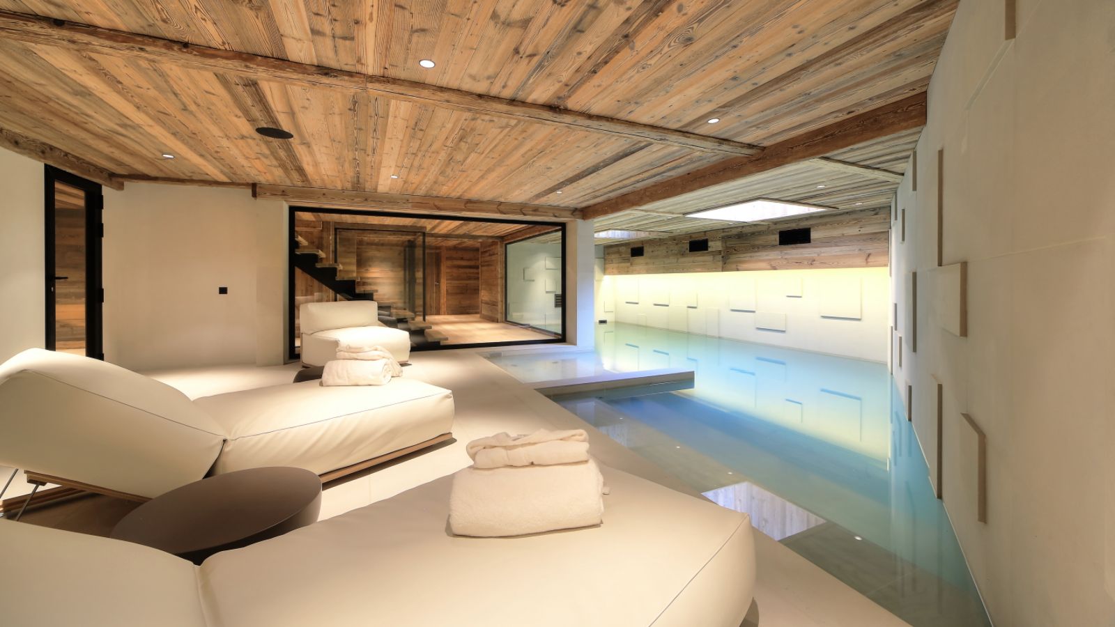 Luxury-ski-chalet-Megeve-chalet-millesime-oxford-ski-pool.jpg