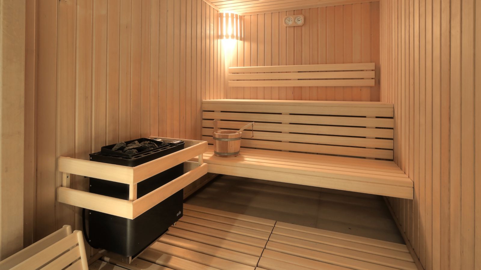 Luxury-ski-chalet-Megeve-chalet-millesime-oxford-ski-sauna.jpg