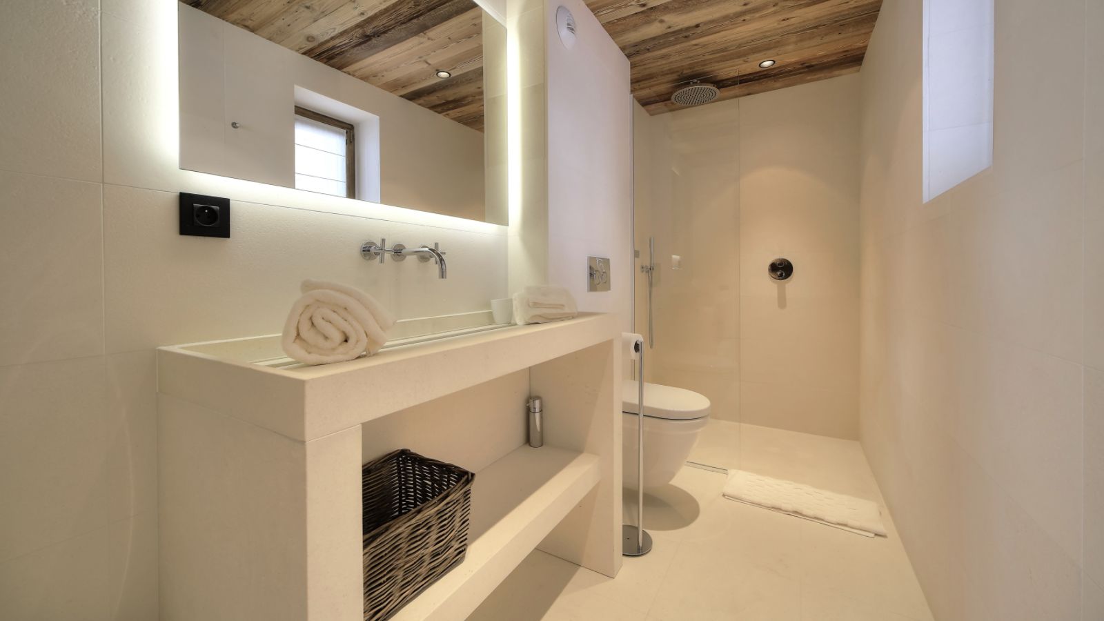 Luxury-ski-chalet-Megeve-chalet-millesime-oxford-ski-bathroom.jpg
