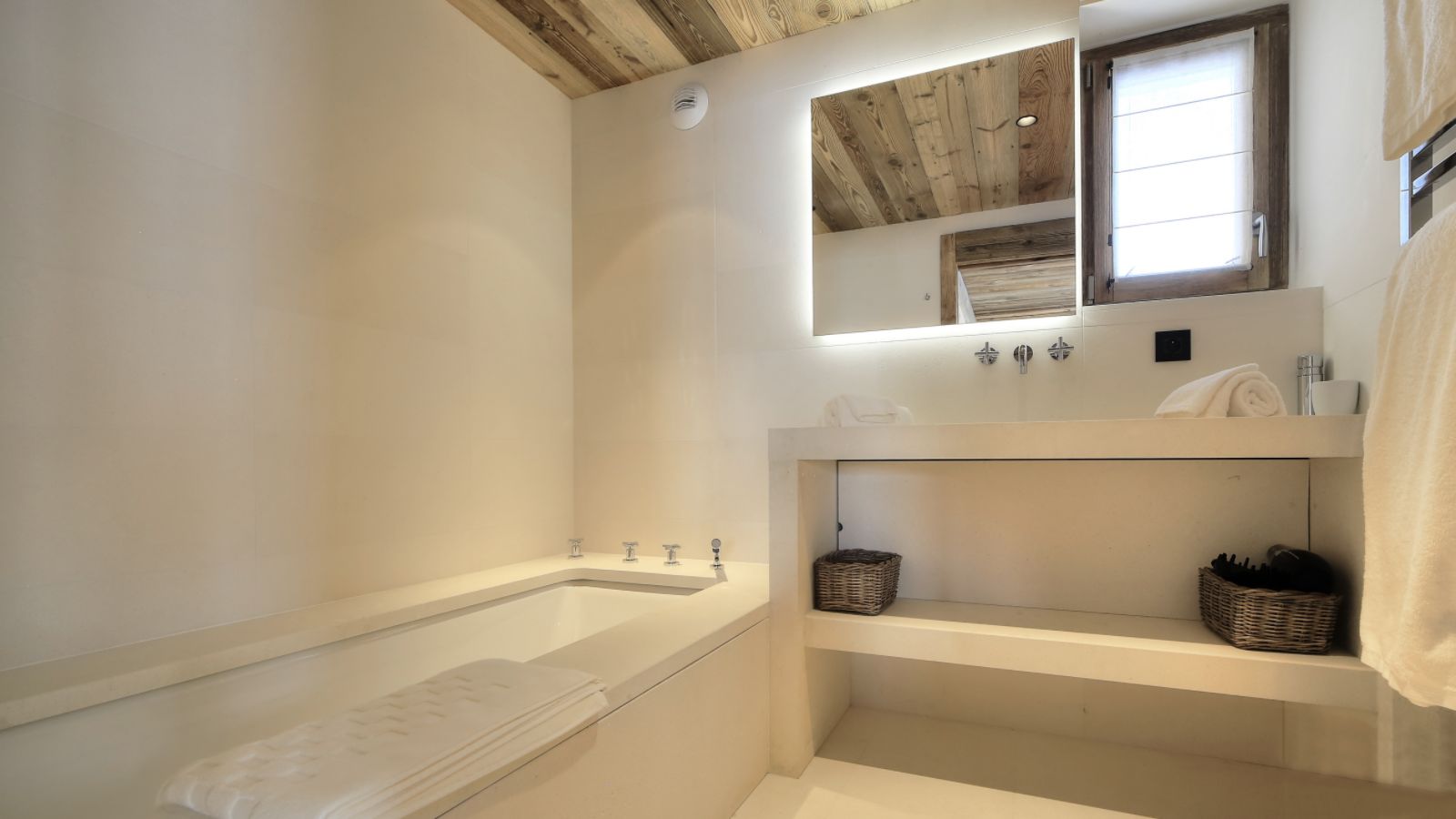 Luxury-ski-chalet-Megeve-chalet-millesime-oxford-ski-bathroom1.jpg