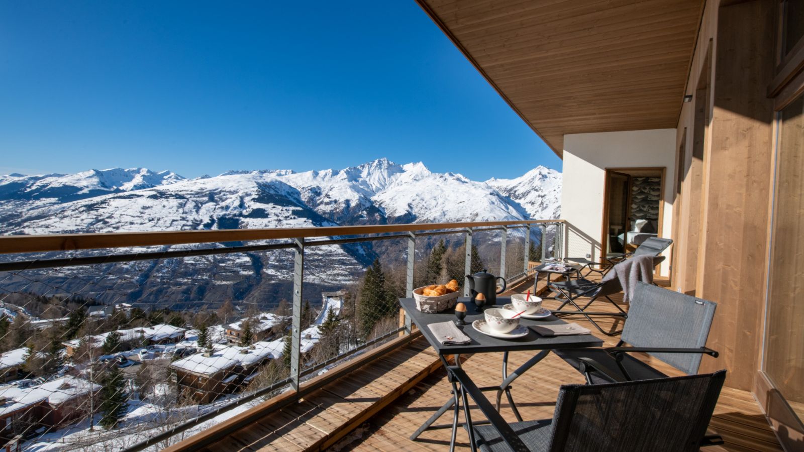 luxury-ski-chalet-les-arcs-dou-lodge-oxford-ski-balcony (1).jpg