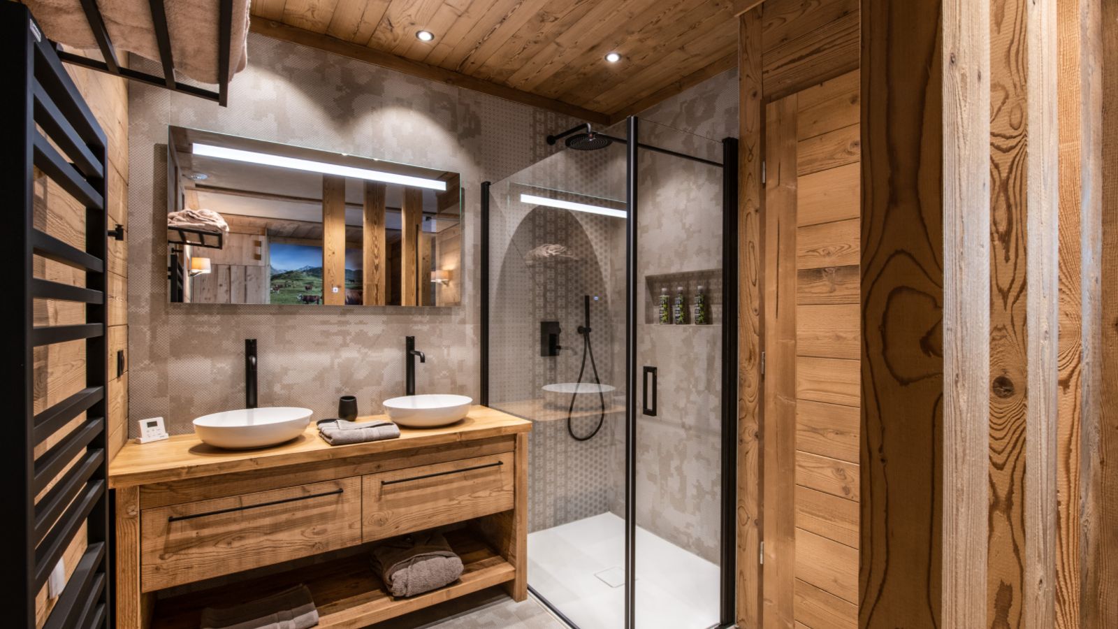 luxury-ski-chalet-les-arcs-dou-lodge-oxford-ski-bathroom (1).jpg