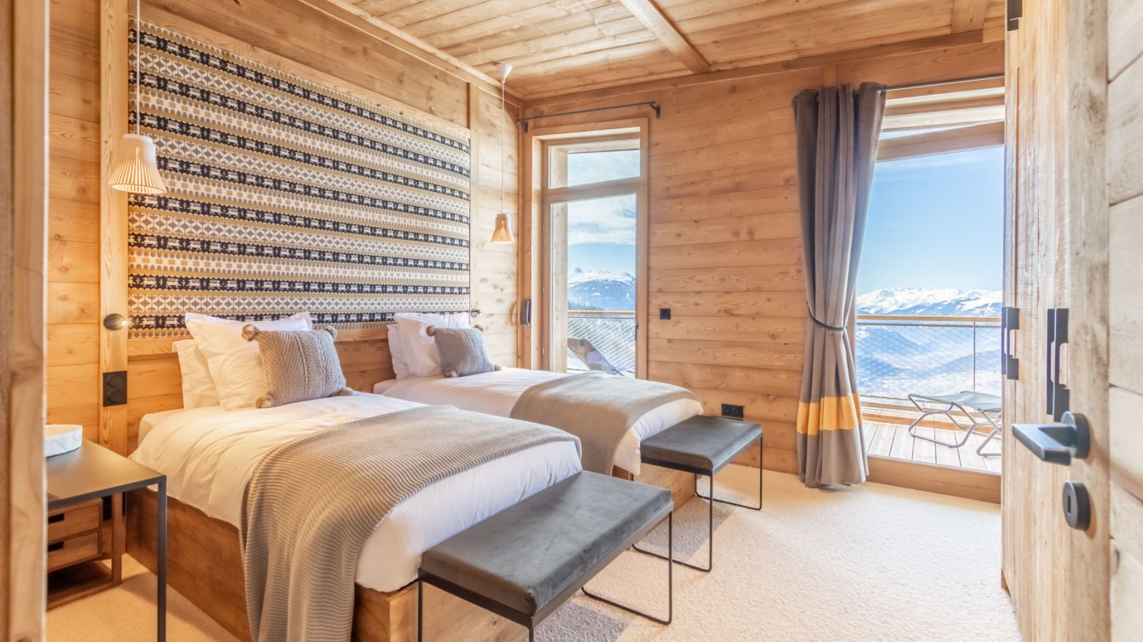 luxury-ski-chalet-les-arcs-dou-lodge-oxford-ski-bedroom ( (4).jpg
