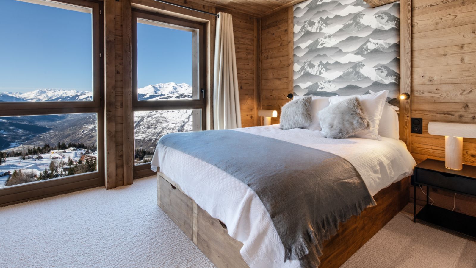 luxury-ski-chalet-les-arcs-dou-lodge-oxford-ski-bedroom (1).jpg