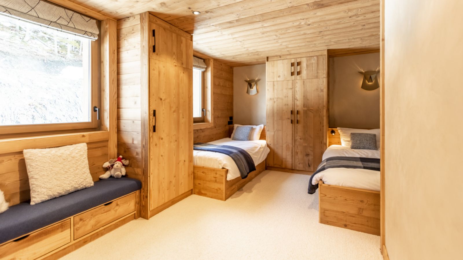 luxury-ski-chalet-les-arcs-dou-lodge-oxford-ski-bunk-room.jpg