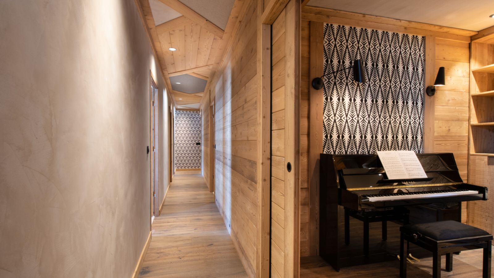 luxury-ski-chalet-les-arcs-dou-lodge-oxford-ski-hallway.jpg