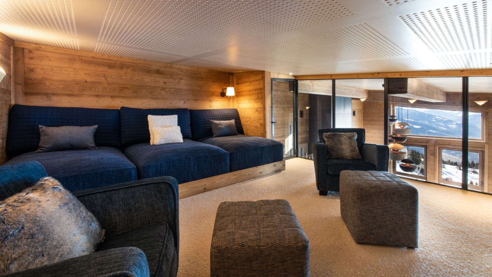 luxury-ski-chalet-les-arcs-dou-lodge-oxford-ski-tv-room.jpg