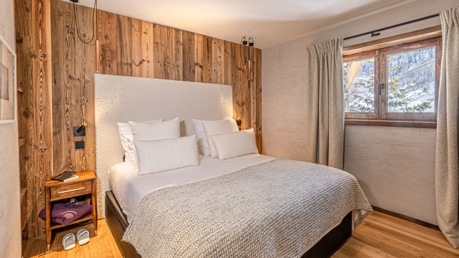 luxury-ski-chalet-orso-bedroom (2).jpg