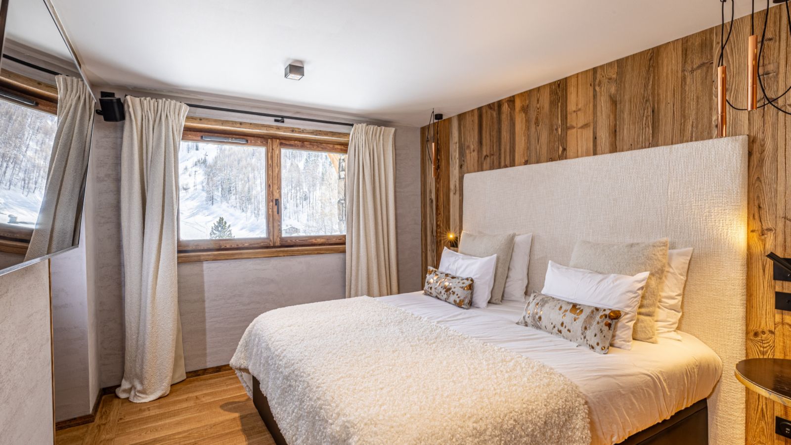 luxury-ski-chalet-orso-bedroom (4).jpg