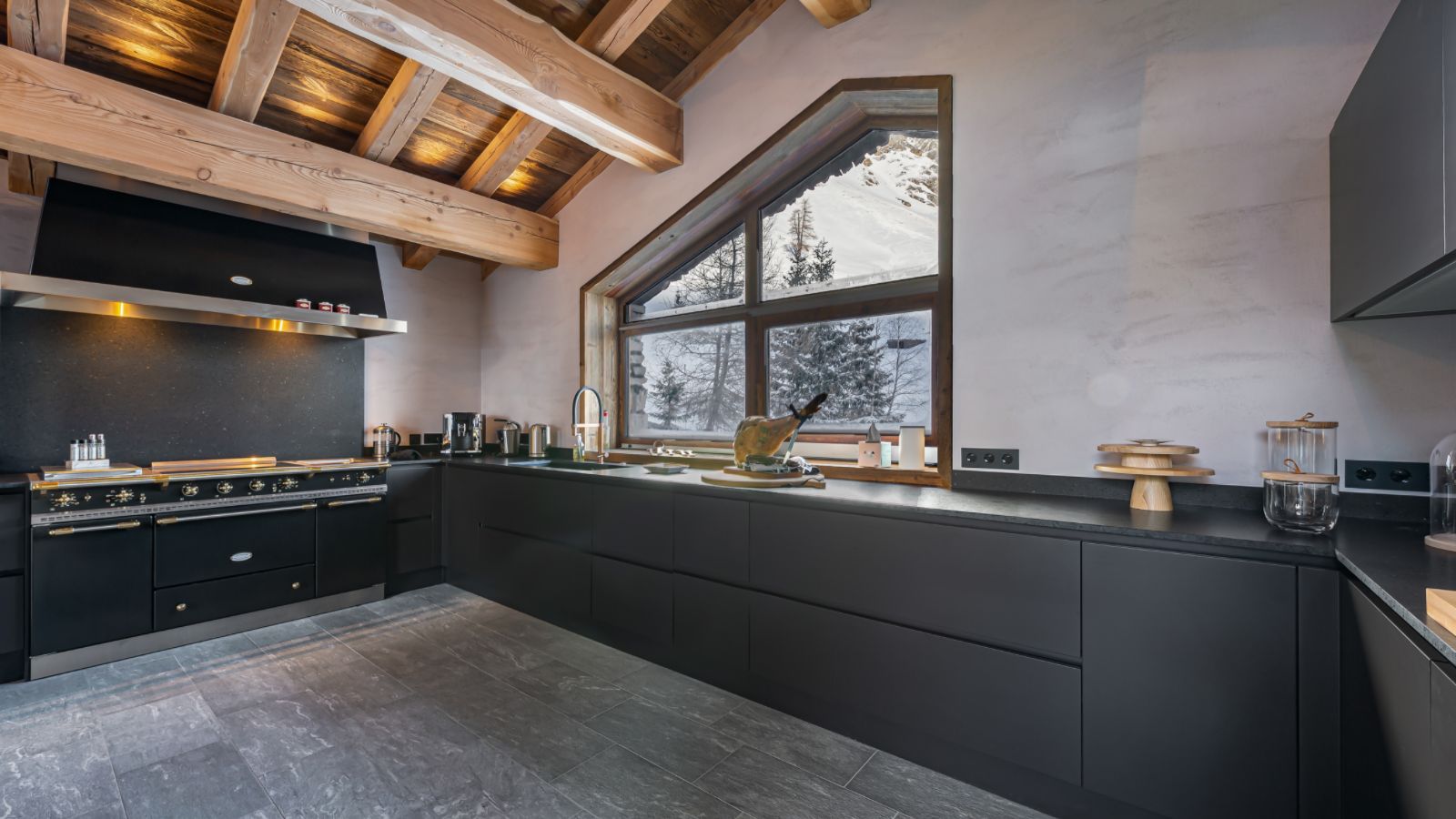luxury-ski-chalet-orso-kitchen (2).jpg