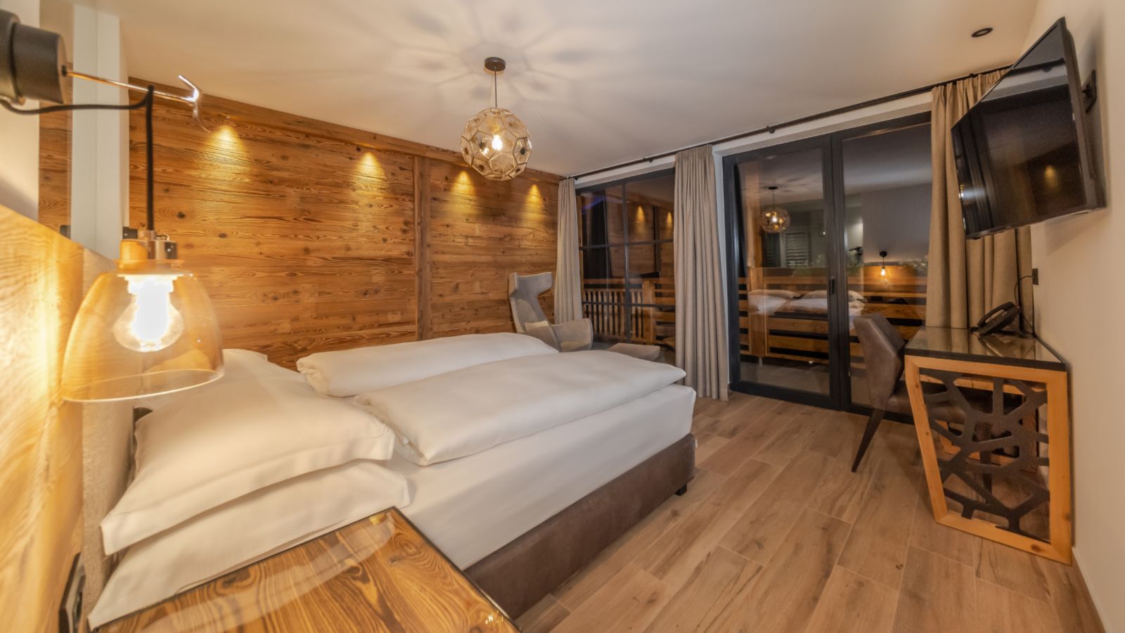 luxury-ski-chalet-sellaronda-bedroom3.jpg