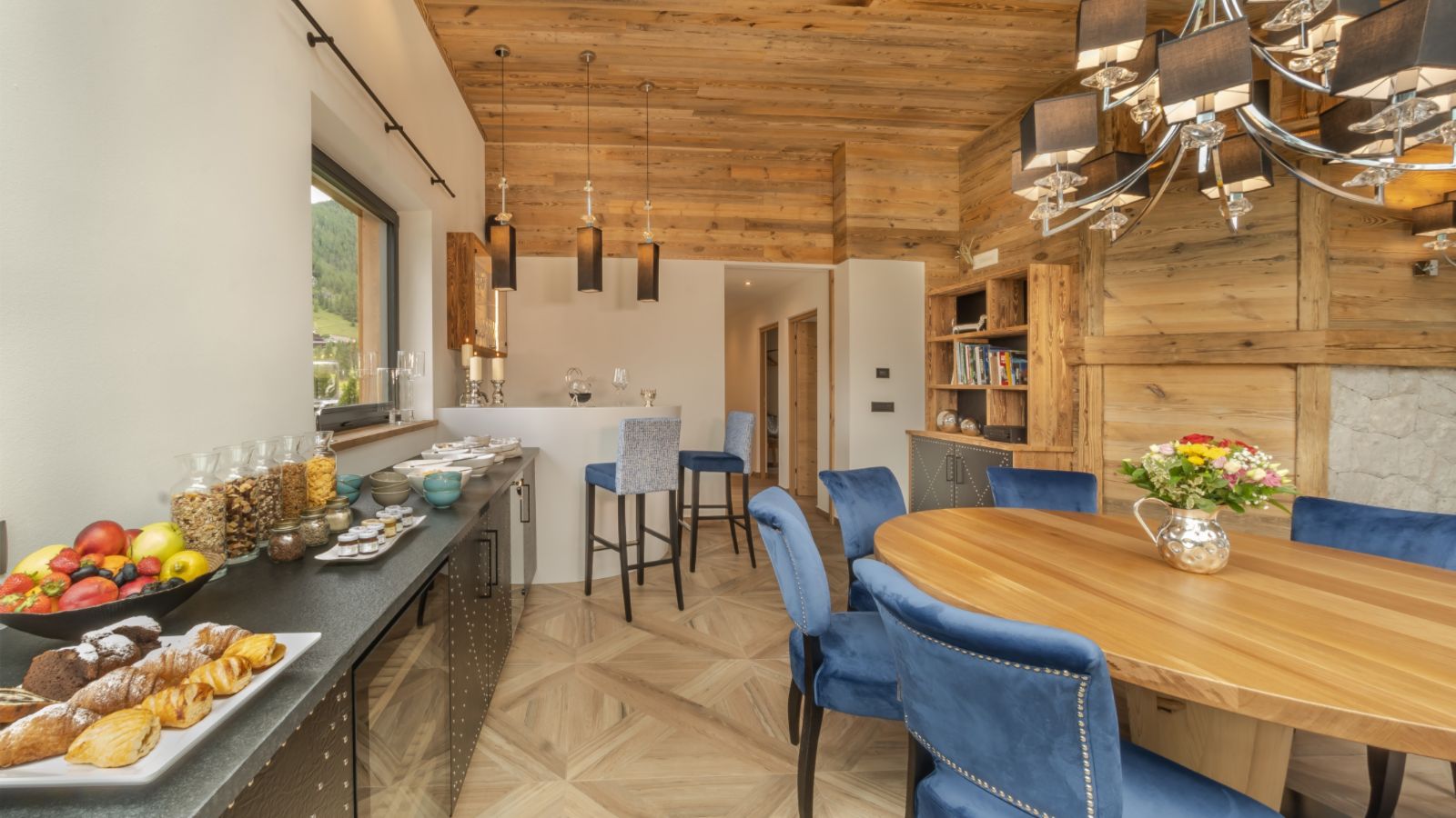 luxury-ski-chalet-sellaronda-dining.jpg