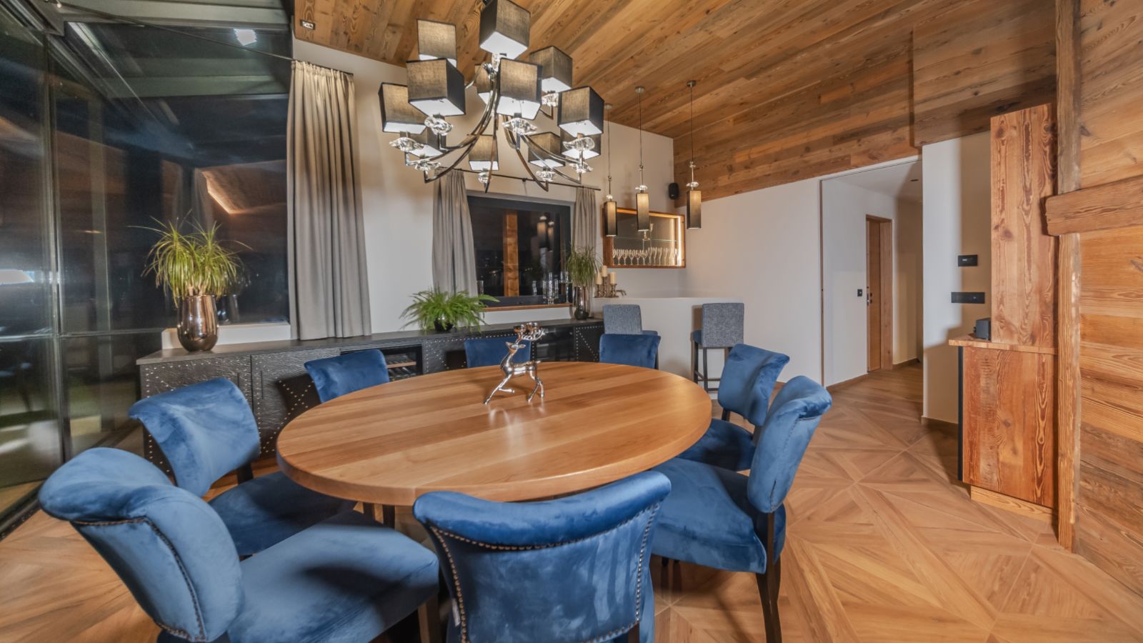 luxury-ski-chalet-sellaronda-dining3.jpg