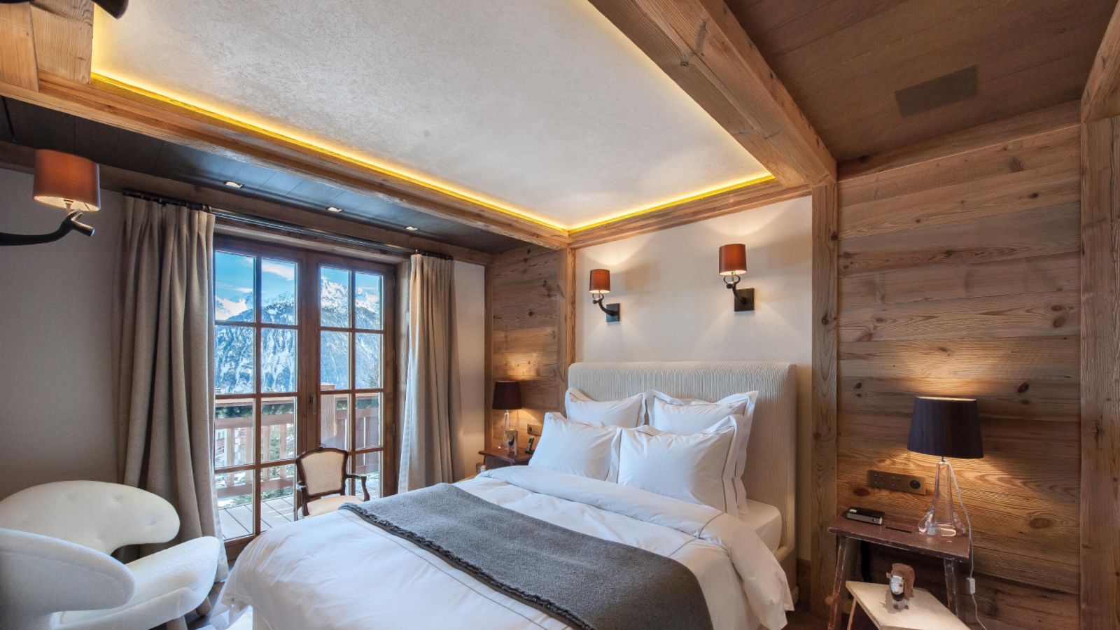 Chalet-Crystaile-bedroom-5.jpg