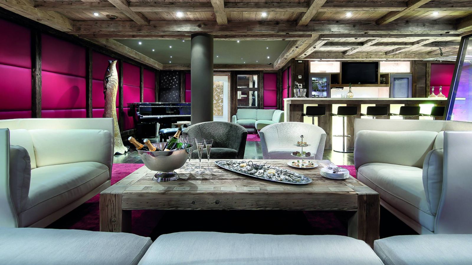 Luxury-ski-chalet-courchevel-oxfordski-living.jpg