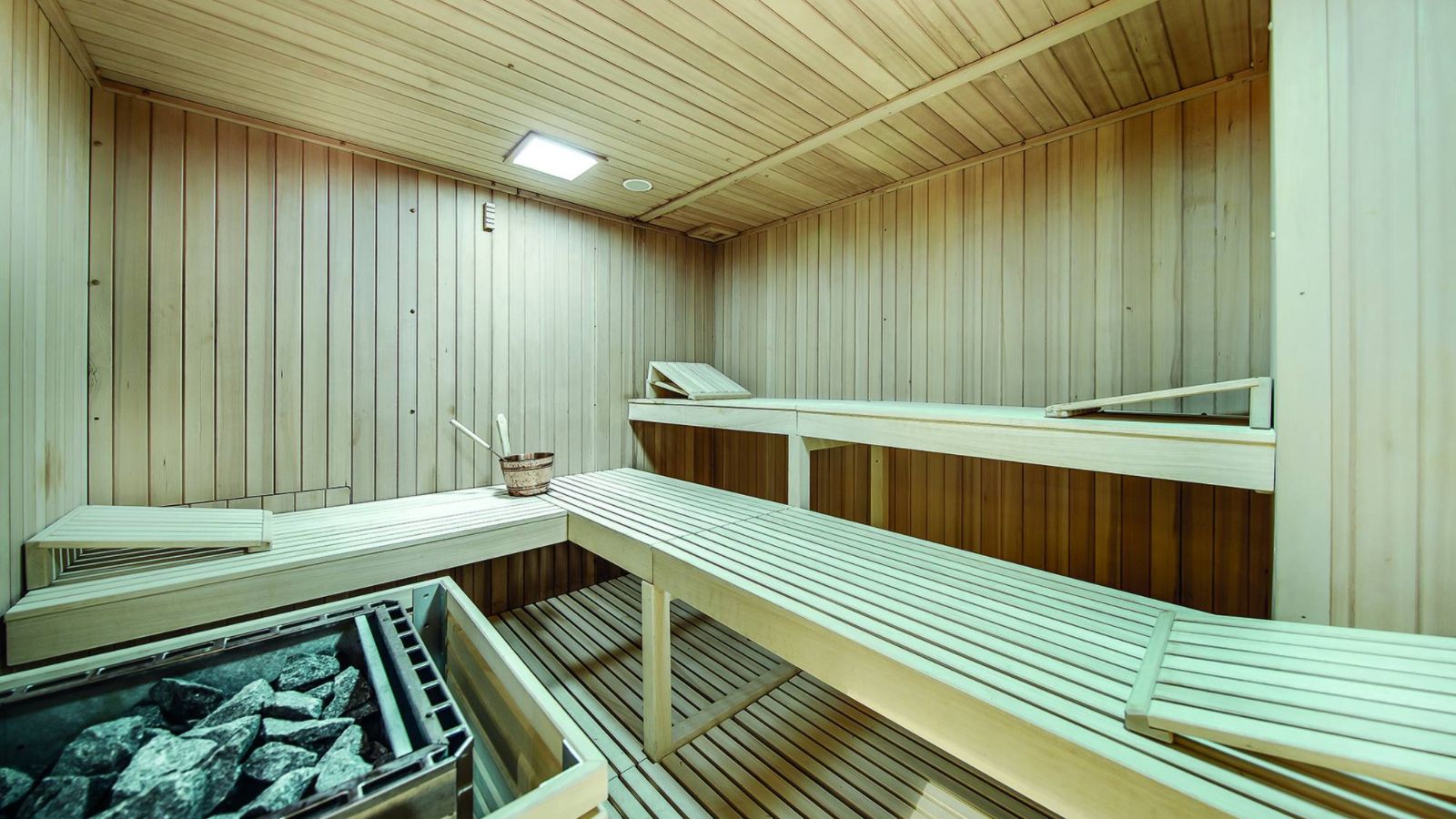 Luxury-ski-chalet-courchevel-oxfordski-sauna.jpg