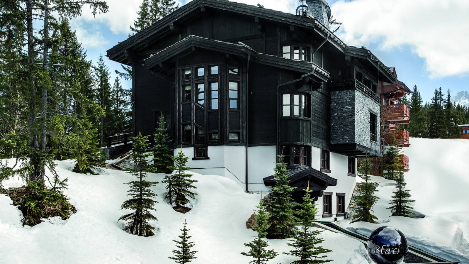 Luxury-ski-chalet-courchevel-oxfordski-exterio.jpg