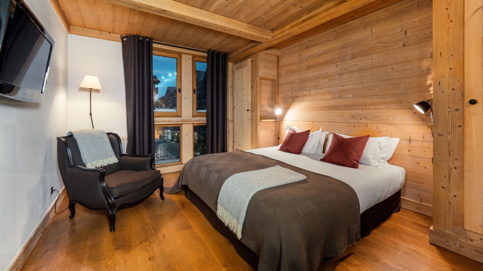 luxury-ski-chalet-grand-choucas- (2).jpg