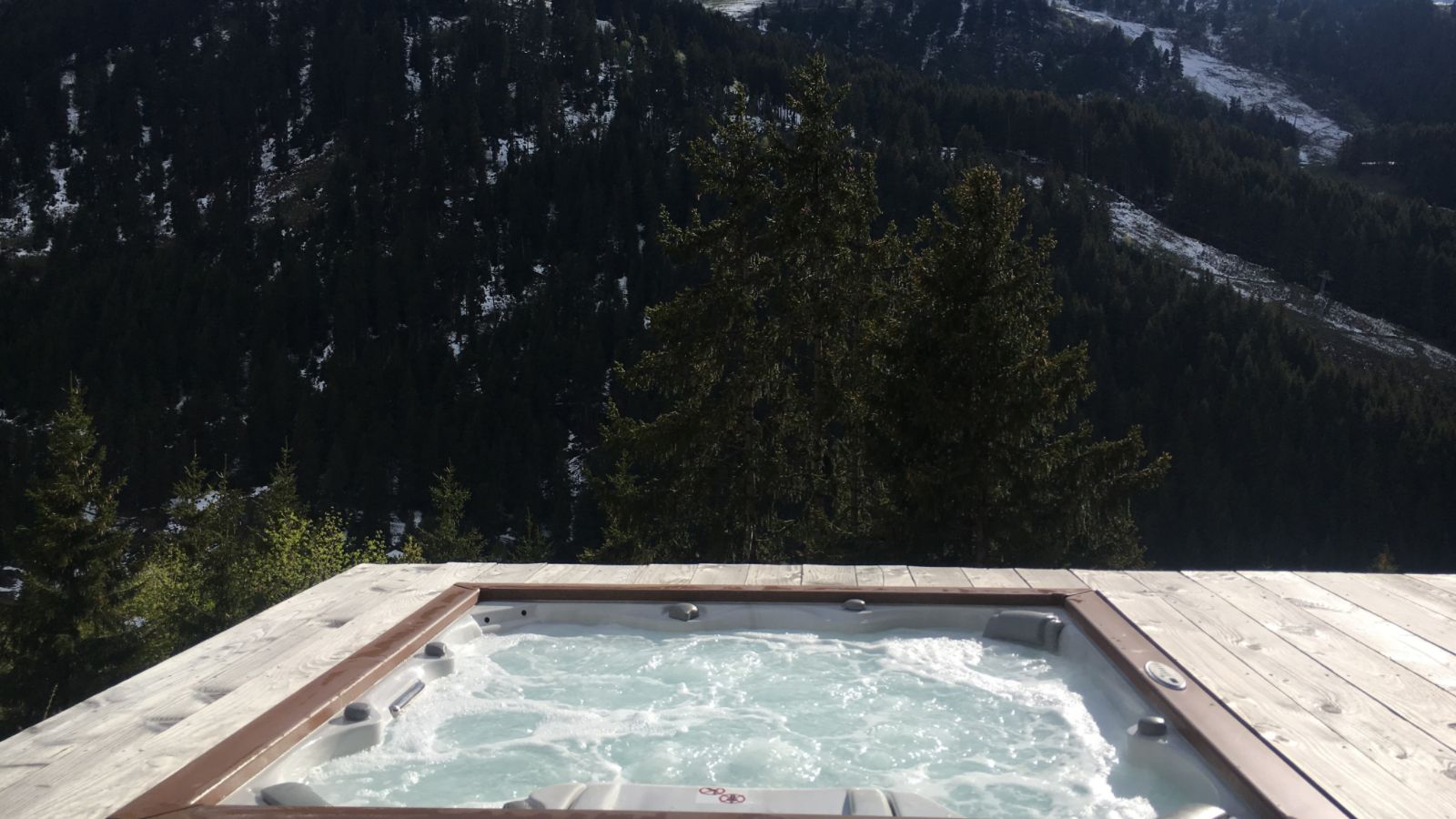 luxury-ski-chalet-meribel-grand-cerf-oxford-hot-tub.JPG