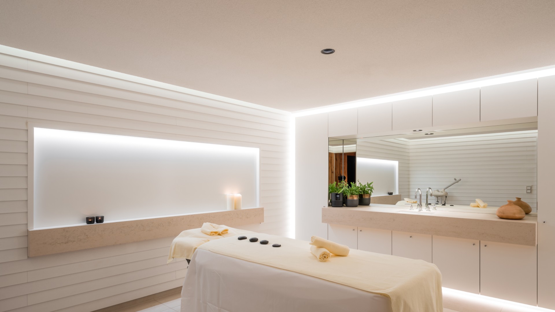 luxury-ski-chalet-lech-arula-2-oxford-ski-company (15).jpg