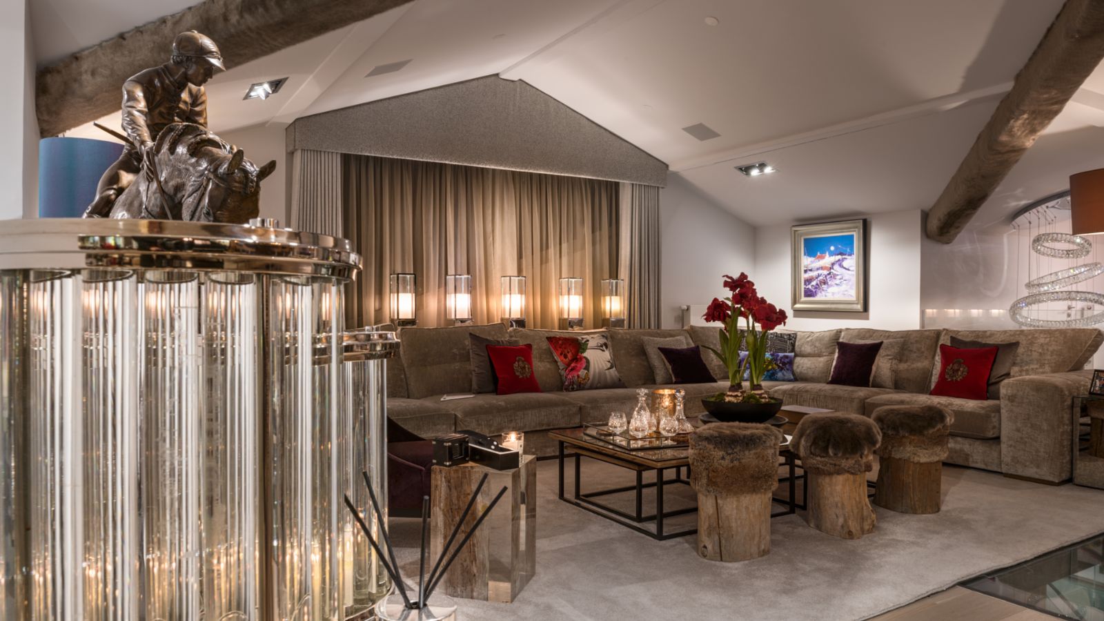 Luxury-ski-chalet-Les-Gets-Urban-Corniche-Oxford-Ski-Lounge.jpg