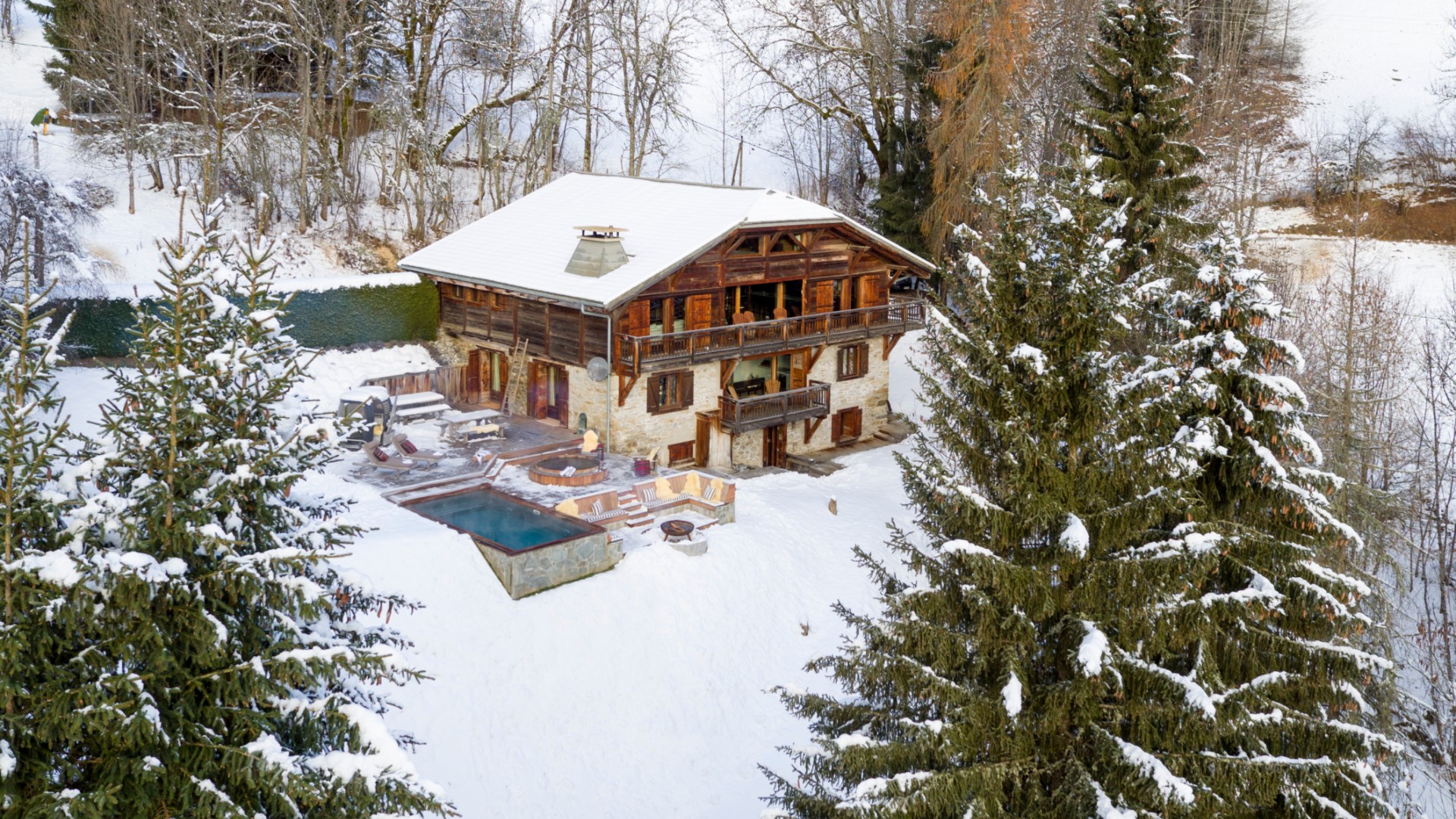 luxury-ski-chalets-morzine-ferme-du-moudon-oxford-ski-company-ariel.jpg