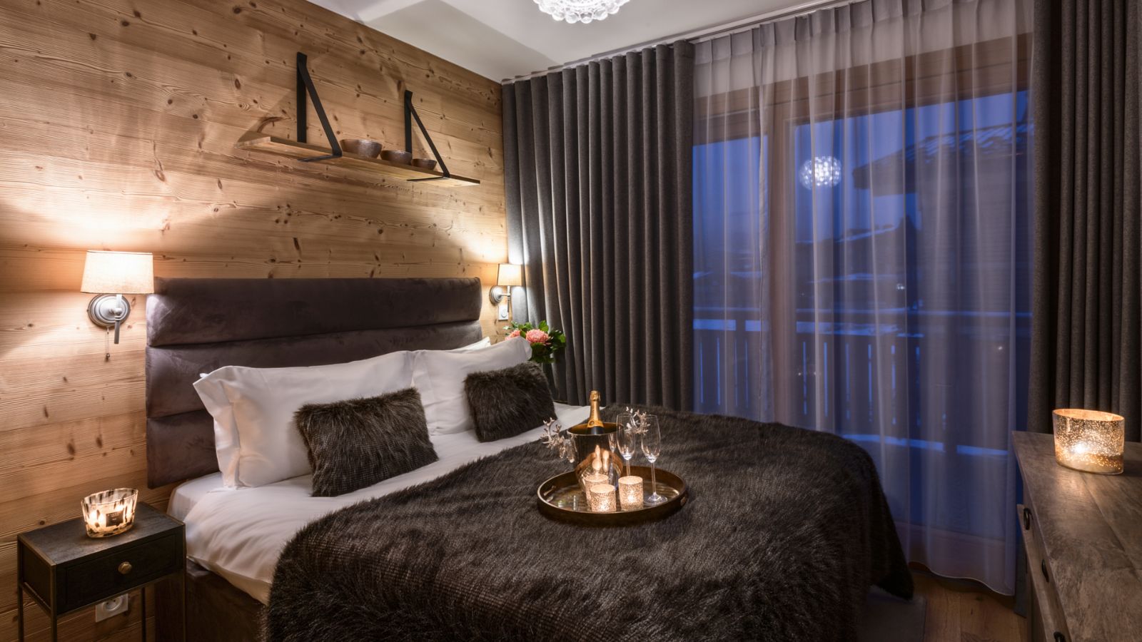 Luxury-ski-chalet-Les-Gets-Apartment-Aviemore-Oxford-Ski-Dining (6).jpg