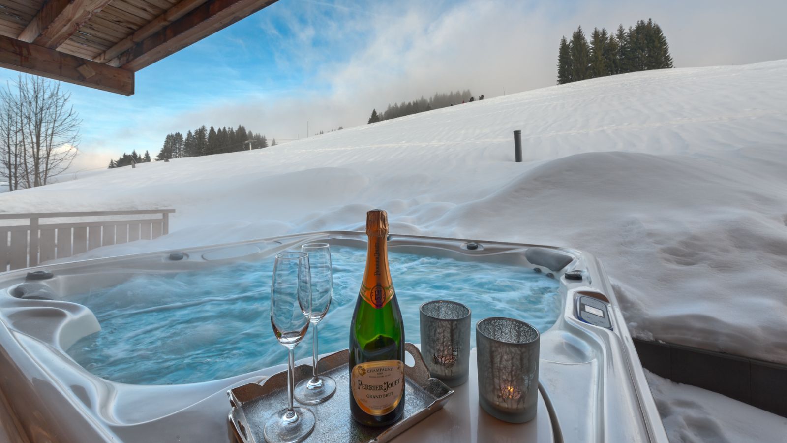 Luxury-ski-chalet-Les-Gets-Apartment-Aviemore-Oxford-Ski-Hot-Tub.jpg