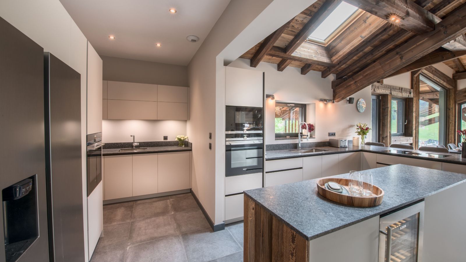 Luxury-ski-chalet-Morzine-Chalet-Griffonner-Oxford-Ski-Kitchen.jpg