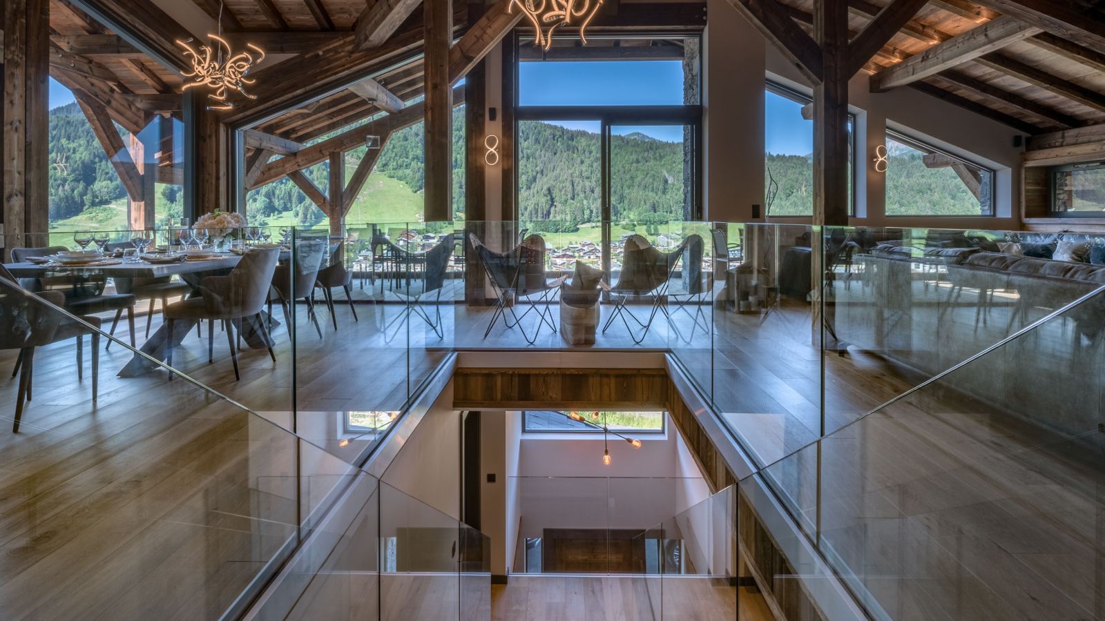 Luxury-ski-chalet-Morzine-Chalet-Griffonner-Oxford-Ski-Landing.jpg
