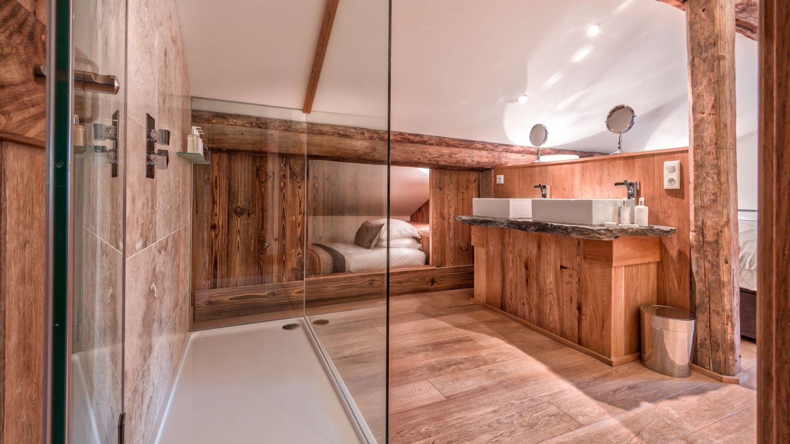 Luxury-ski-chalet-Morzine-Chalet-46-Oxford-Ski-Bathroom.jpg