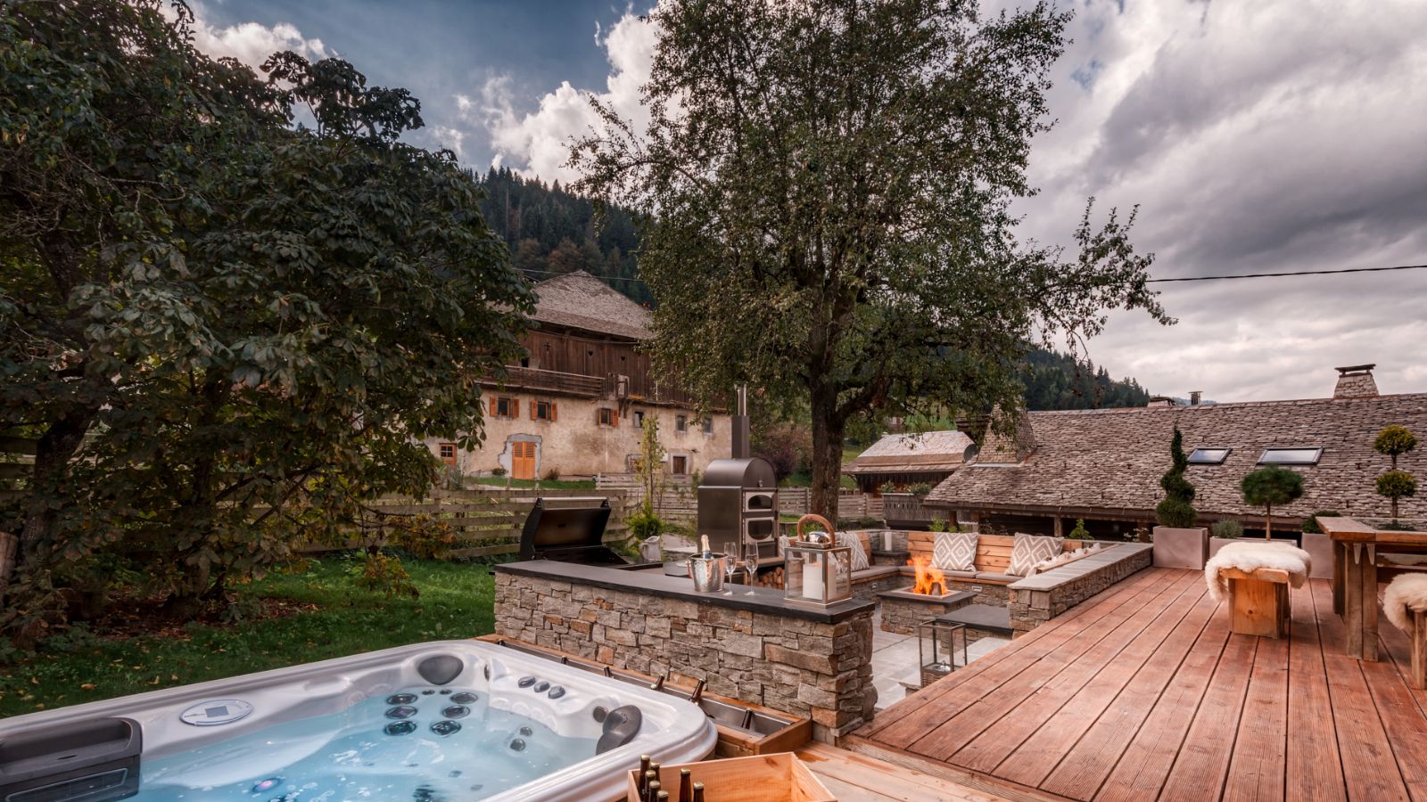 Luxury-ski-chalet-Morzine-Chalet-46-Oxford-Ski-Hot-Tub.jpg