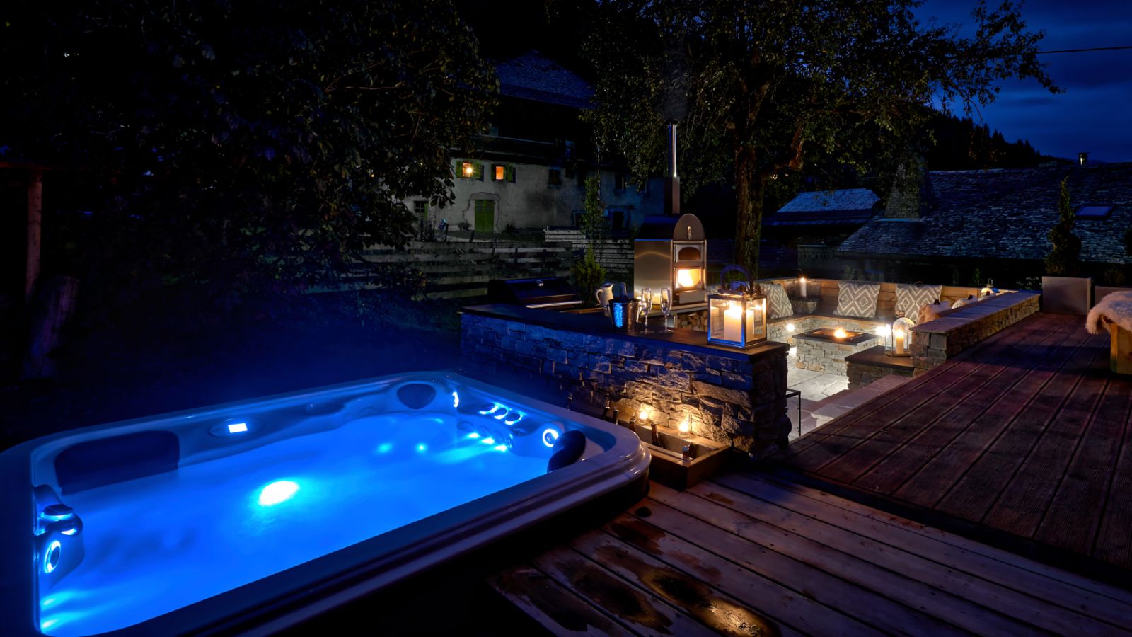 Luxury-ski-chalet-Morzine-Chalet-46-Oxford-Ski-Hot-Tub-Night.jpg