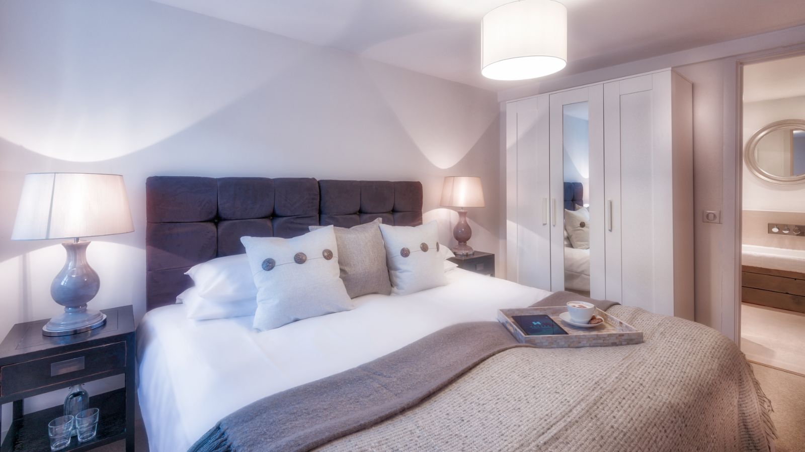 Luxury-ski-chalet-Morzine-Apartment-6-Oxford-Ski-Bedroom (2).jpg