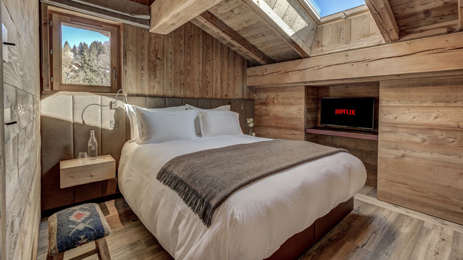 Luxury-ski-chalet-Megeve-Villa-Eraldo-Oxford-Ski-Bedroom (2).jpg
