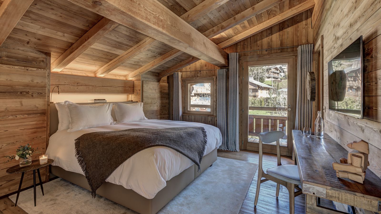 Luxury-ski-chalet-Megeve-Villa-Eraldo-Oxford-Ski-Bedroom (4).jpg