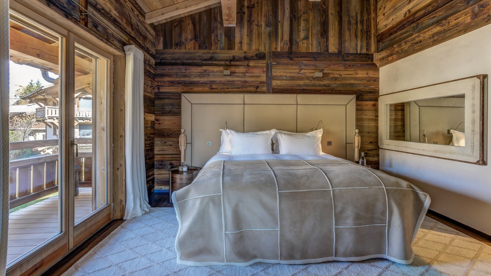 Luxury-ski-chalet-Megeve-Villa-Eraldo-Oxford-Ski-Bedroom (5).jpg
